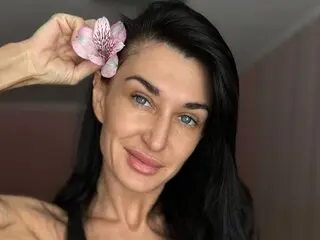 Jasmine shows AriannaCruise