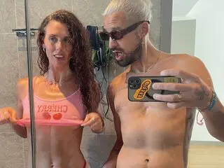 Nackt toy JohnnyandJada